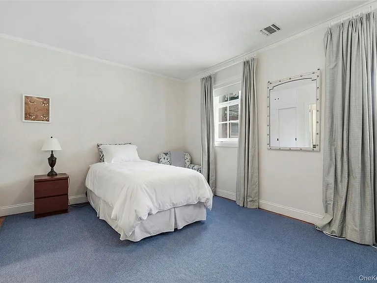 74 Peacock Ln — Photo 4