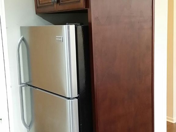 4th image of 32 Woodland Ave