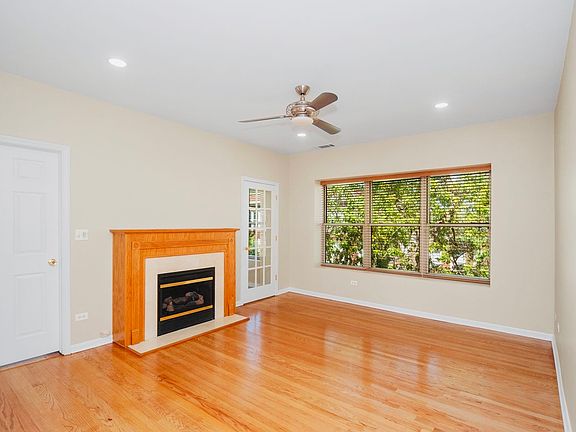 3rd image of 1243 W Rosemont Ave #3SW