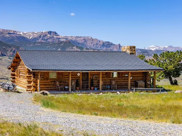 36 W Wapiti Heights Dr, Cody, WY 82414