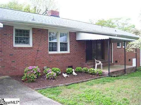 3rd image of 17 Northway Dr