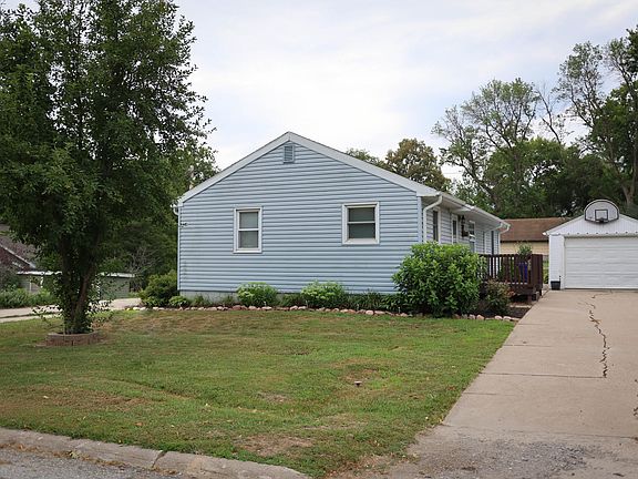 3rd image of 303 Bardsley Ave