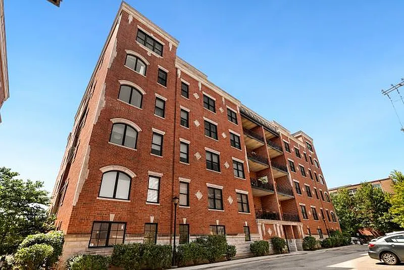 2801 N Oakley Ave APT 406, Chicago, IL 60618 | Zillow