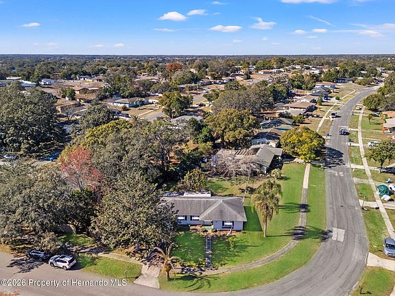 2nd image of 7222 Holiday Dr