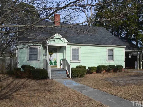 402 W Elizabeth St, Selma, NC 27576
