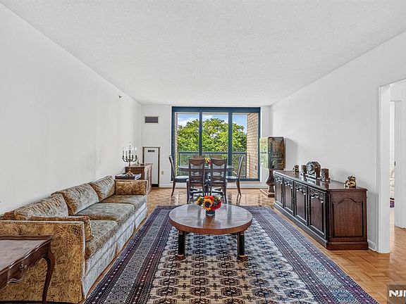4th image of 900 Palisade Ave APT 3D