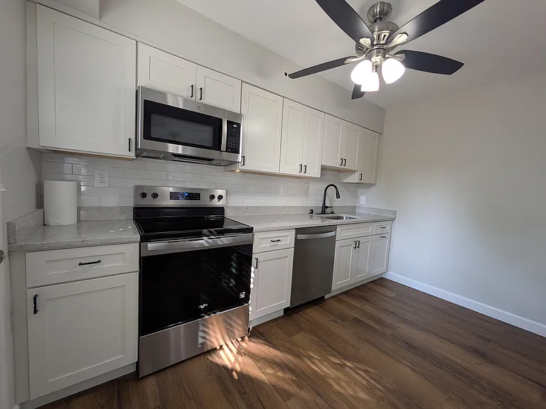 2322 Jameson St — Photo 5