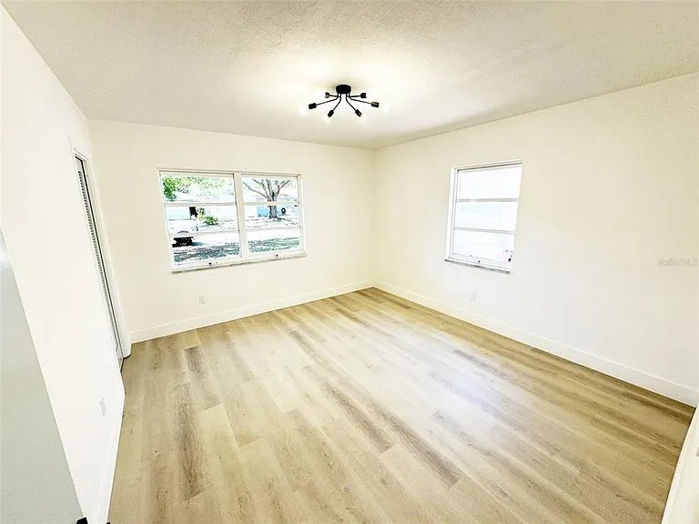 101 S Corona Ave — Photo 19
