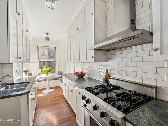 4th image of 826 Lexington Ave #3B