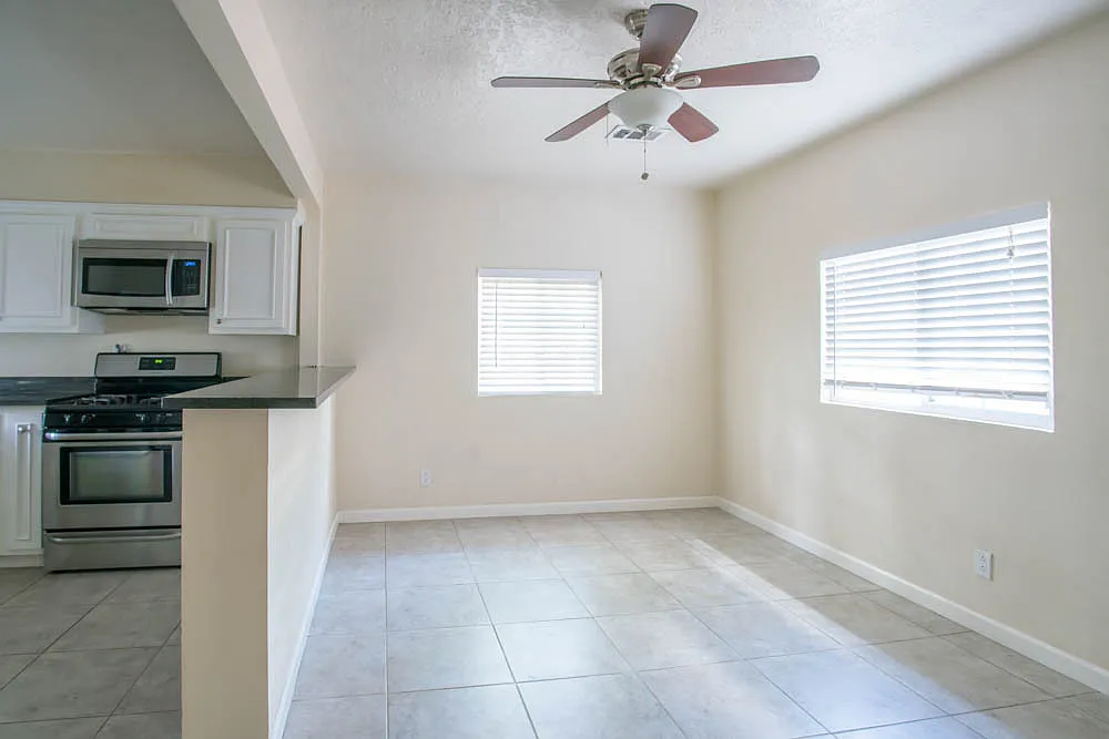 Clean Cute South Valley 3 Bedroom 2 Bath — Photo 4
