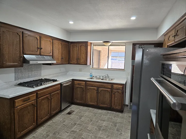 2212 S Whitbourne Pl — Photo 7