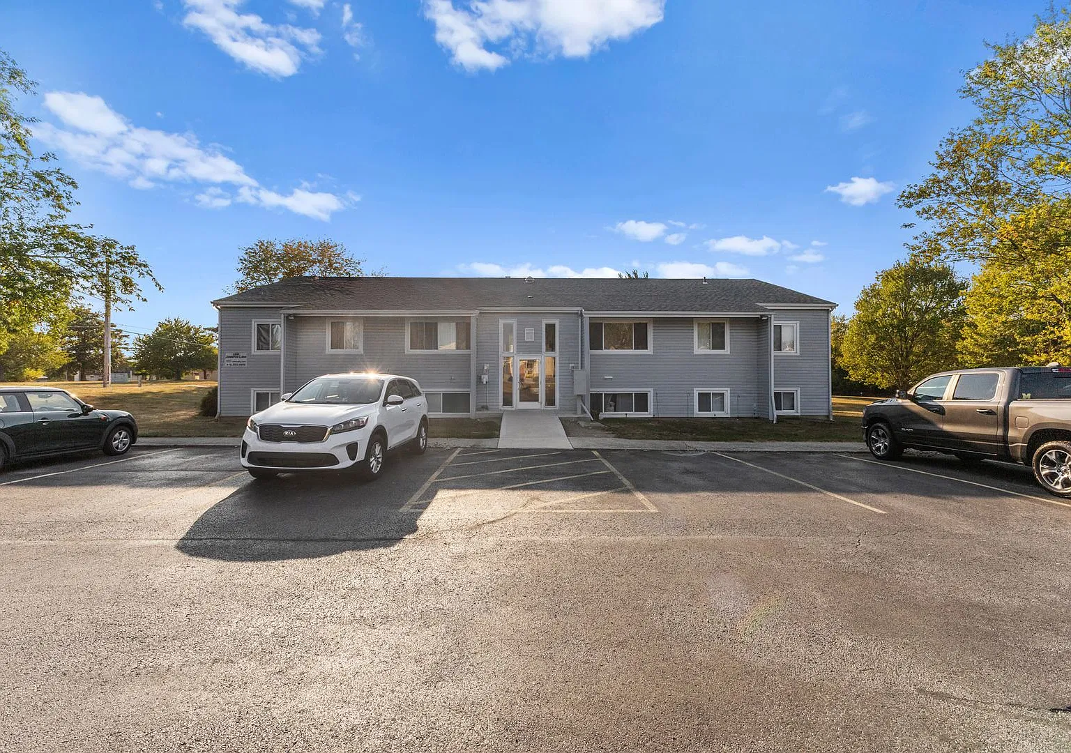 Melrose Manor — Photo 1