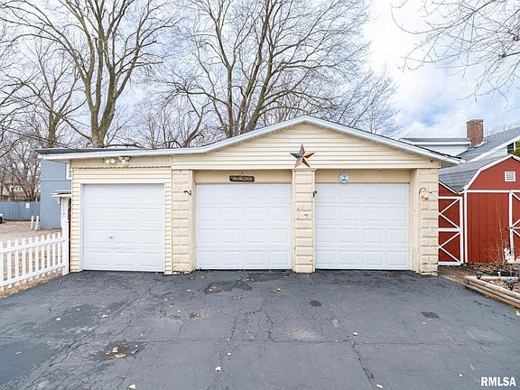 3rd image of 1219 N Sheridan Rd