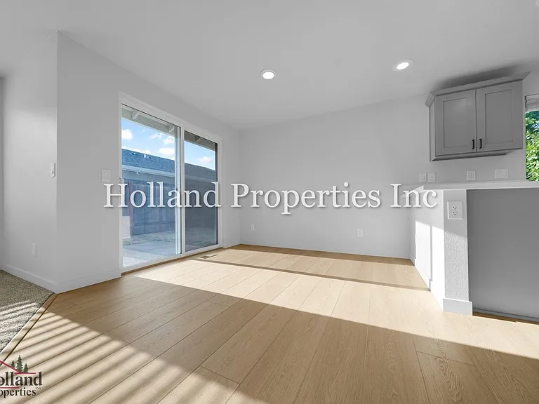 9055 SW Sagert St — Photo 4