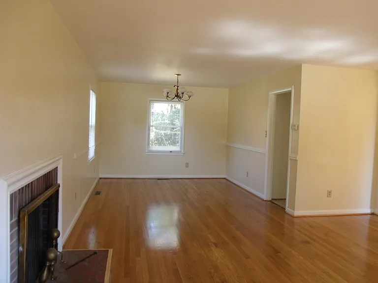 324 Shoreline Dr — Photo 2
