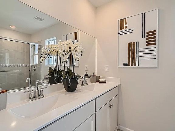 5th image of 1676 SE 8th Ave