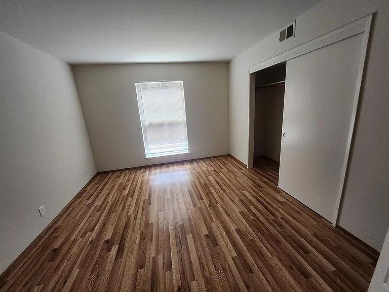 1931 California St #9 — Photo 21