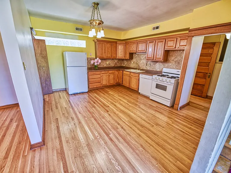 1652 N Humboldt Blvd — Photo 4