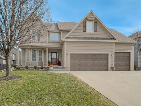 669 N Pine Cir, Gardner, KS 66030