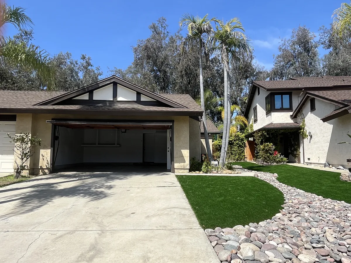 Building Photo - 2144 Greencrest Dr