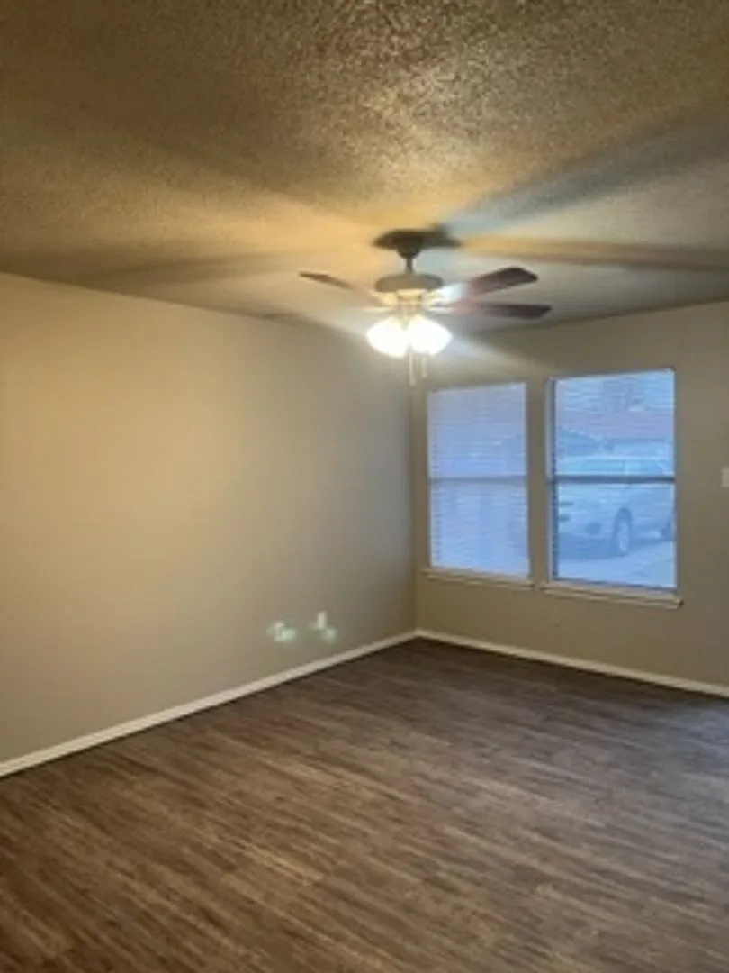 Cute 3 bed, 1.5 bath house — Photo 2