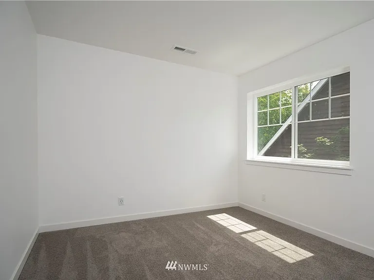 116 S 42nd St — Photo 3