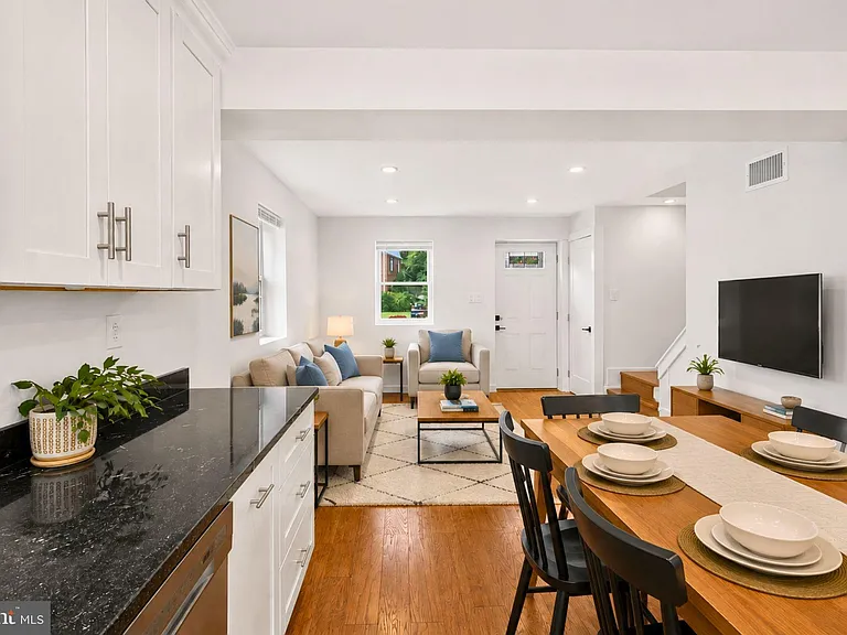 2218 Farrington Ave — Photo 13