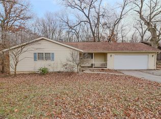 401 Oakbrook Dr, Carlinville, IL 62626