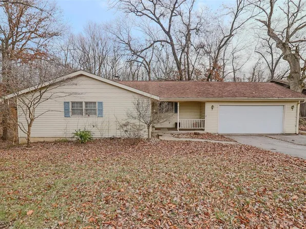 401 Oakbrook Dr, Carlinville, IL 62626