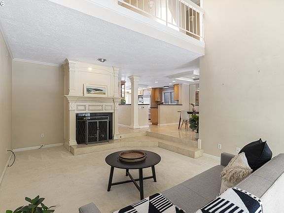 5th image of 32 Greenridge Ct