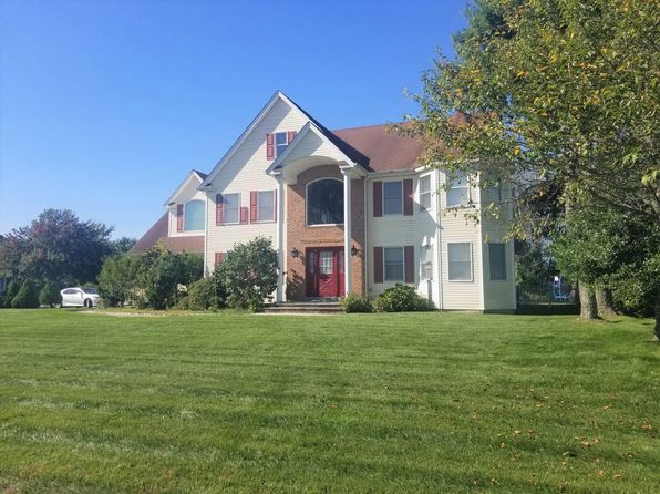 1 Pal Ct, Shoreham, NY 11786