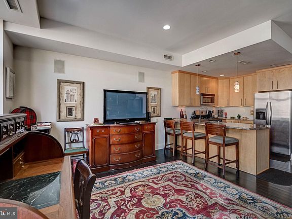 4th image of 530 W Girard Ave #1