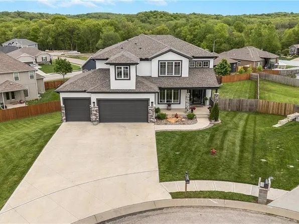 809 N Maple Ct, Lone Jack, MO 64070