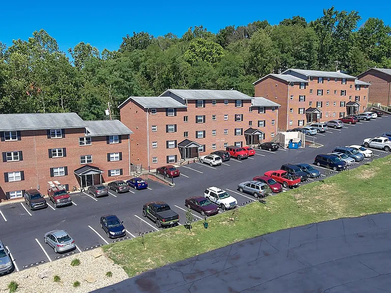 Pineview Apartments — Photo 36