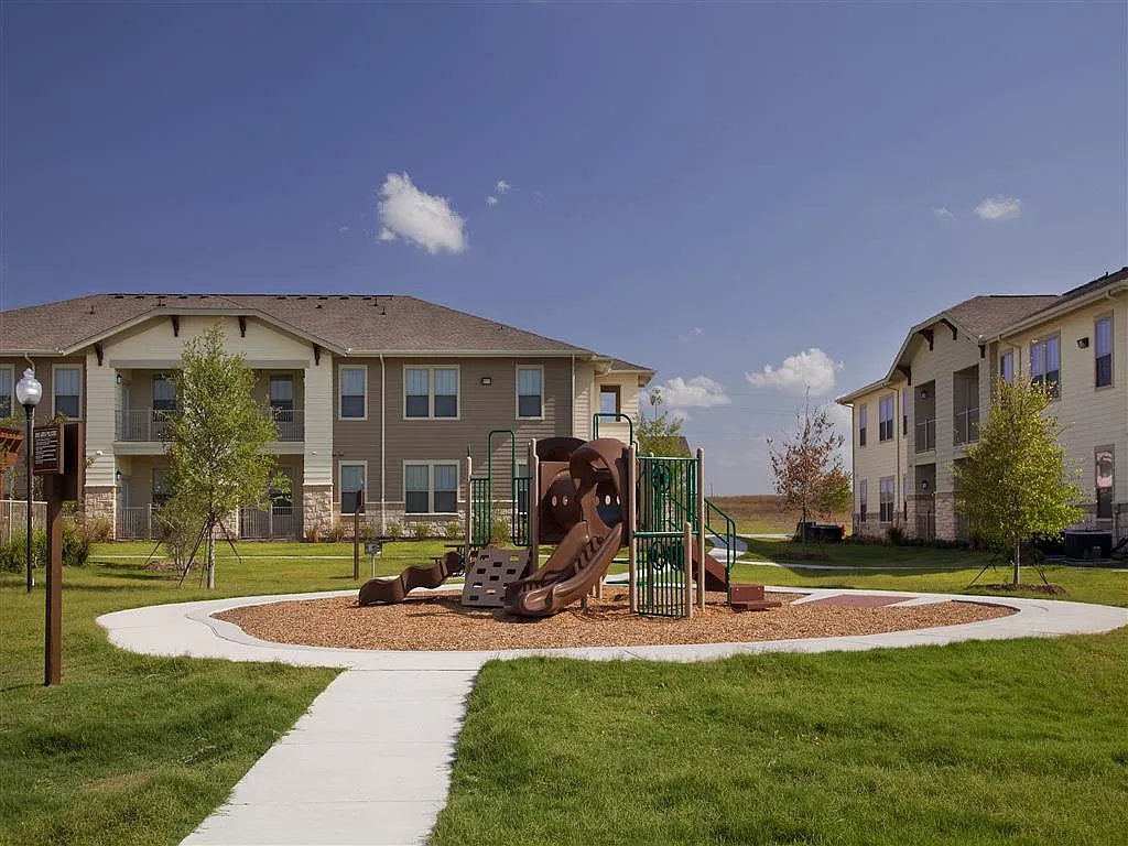 Tierra Pointe — Photo 1