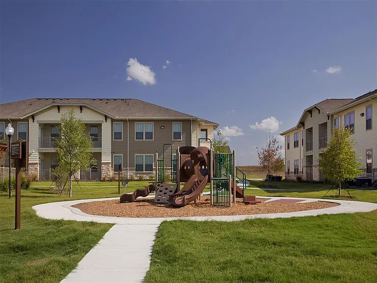 Tierra Pointe — Photo 1