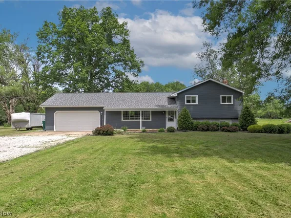 8137 Beechwood Dr, Kirtland, OH 44094