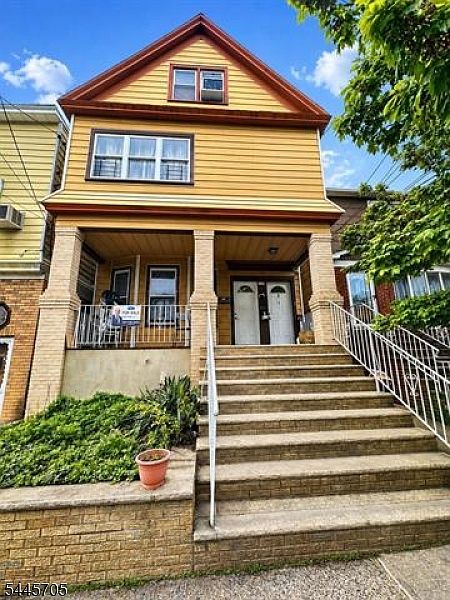 1st image of 163 W 24Th St