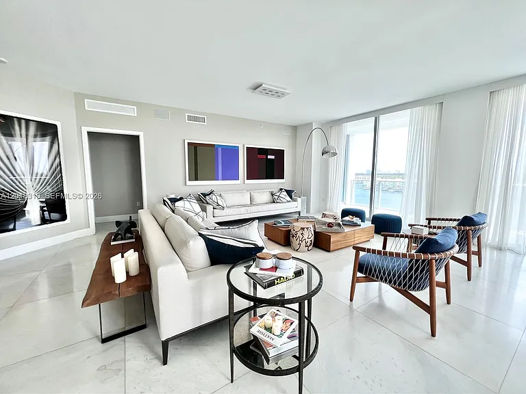 17111 Biscayne Blvd #1102 — Photo 8