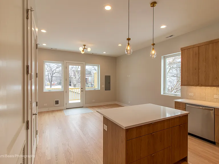 6749 S Langley Ave #B — Photo 21