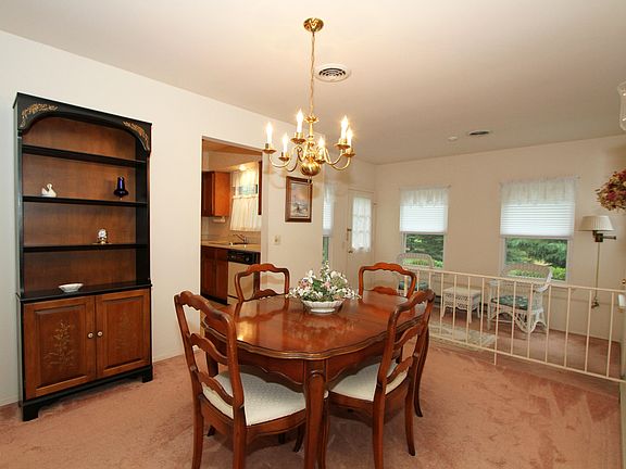 4th image of 4 Cranston Court #B