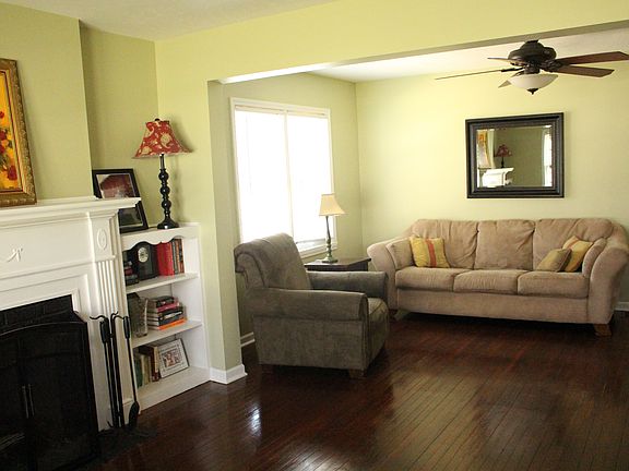 5th image of 127 Edgerton Dr