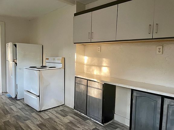 4th image of 2351 3rd Ave