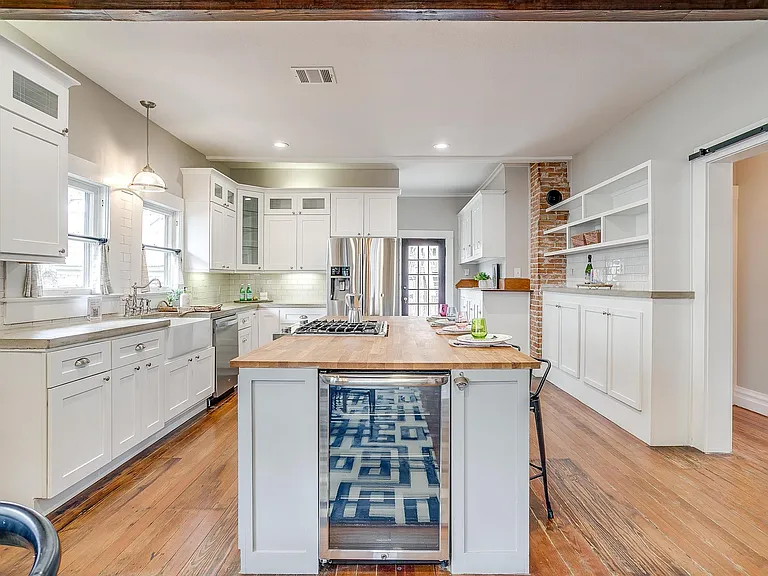1405 S Henderson St — Photo 23