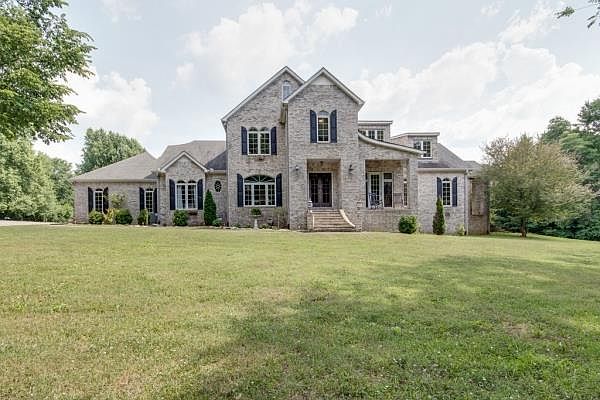 1st image of 2860 Fairfield Pike