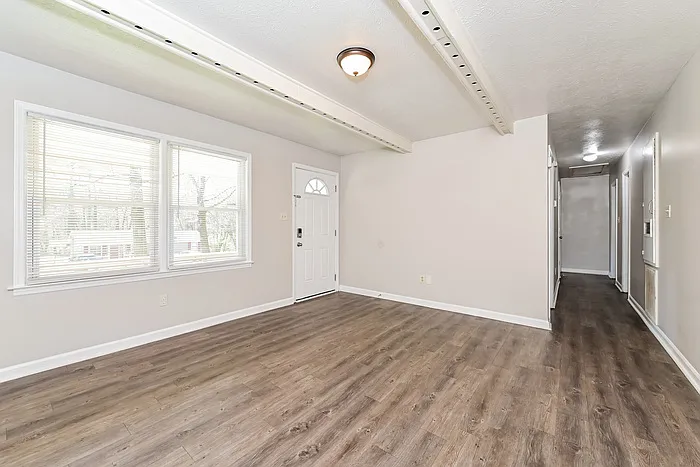 3 bed, 2.0 bath, 1074 sqft, $1,545 — Photo 3