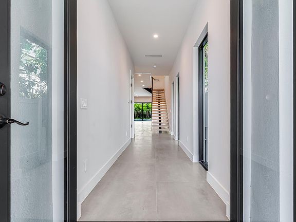 3rd image of 919 NE 17th Terrace #A