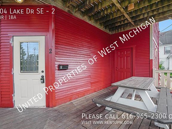 2nd image of 804 Lake Dr SE #2