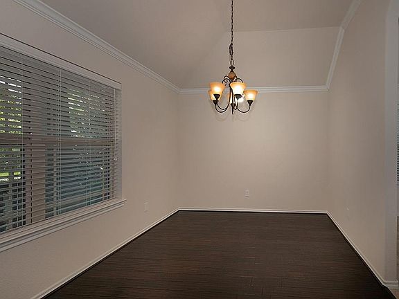 4th image of 11 Black Swan Ct
