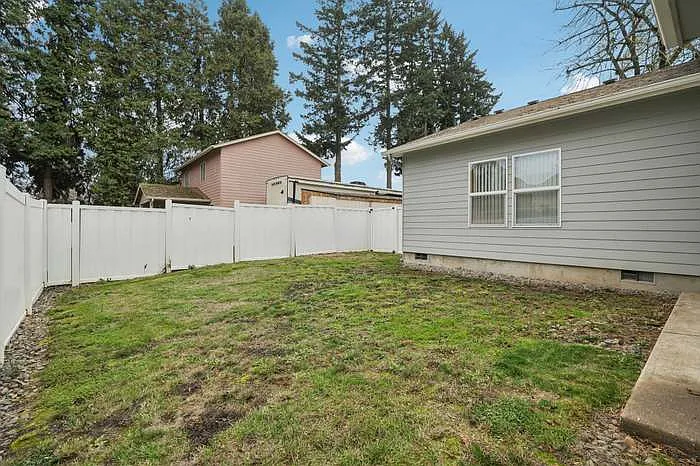 724 Lost Ln N — Photo 37